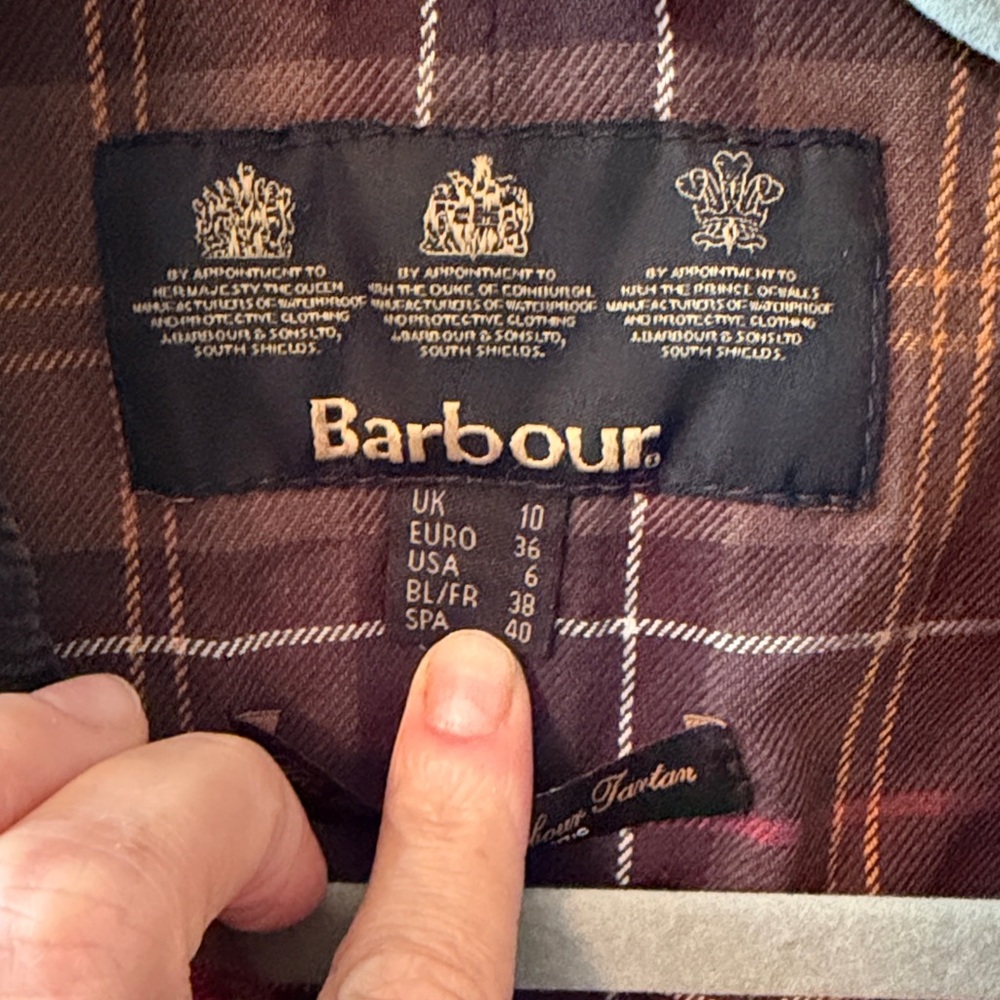 Barbour Women’s Vibrant Red Field Jacket - Picture 2 of 4